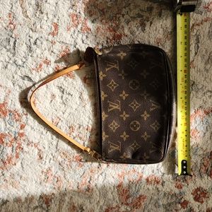 louis vuitton wristlet